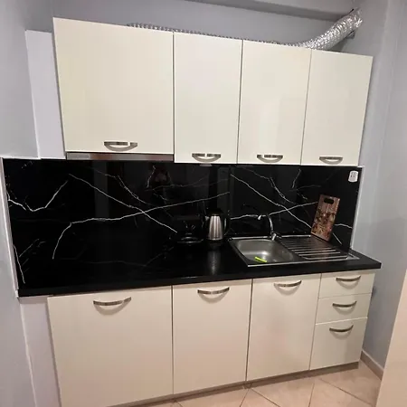 Adrian's Апартаменты Орикум